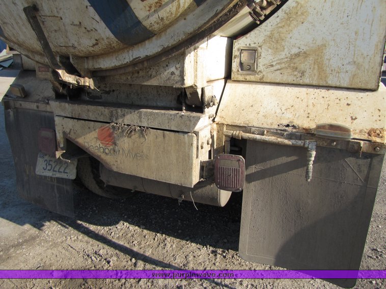 image for item 3069 1983 International Series S1954 vactor truck