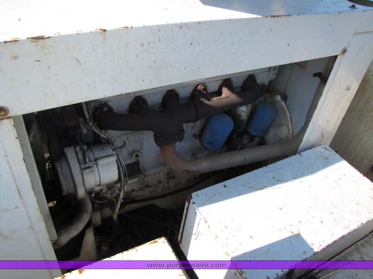 image for item 3069 1983 International Series S1954 vactor truck