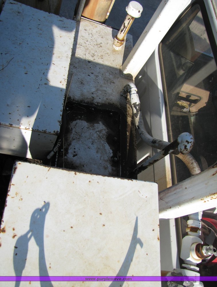 image for item 3069 1983 International Series S1954 vactor truck