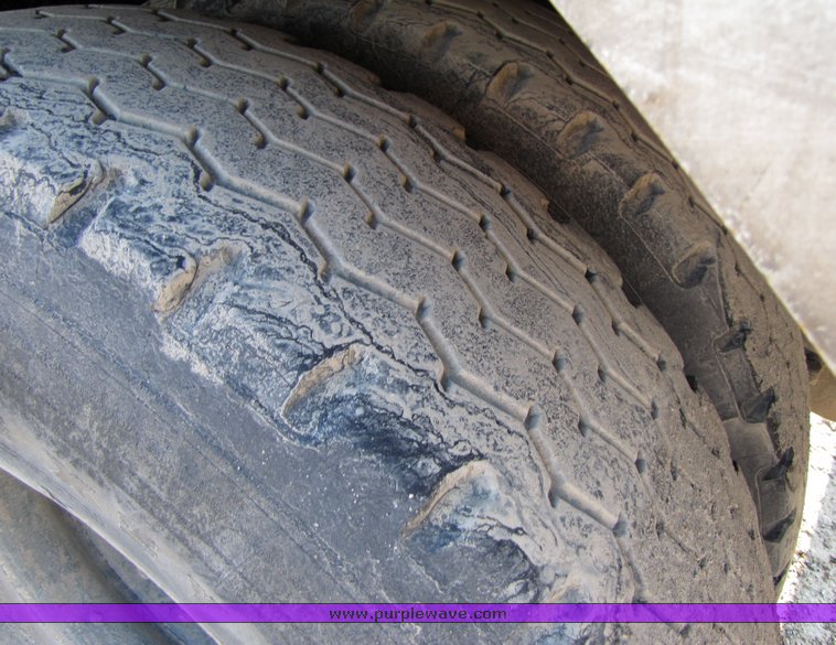 image for item 3069 1983 International Series S1954 vactor truck