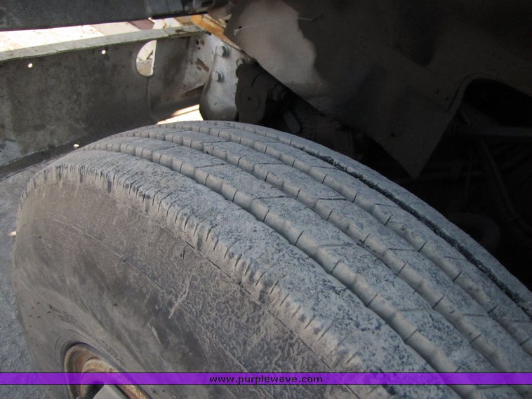 image for item 3069 1983 International Series S1954 vactor truck