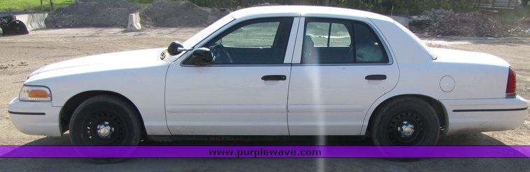 image for item 3070 1999 Ford Crown Victoria Police Interceptor
