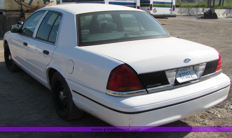 image for item 3070 1999 Ford Crown Victoria Police Interceptor