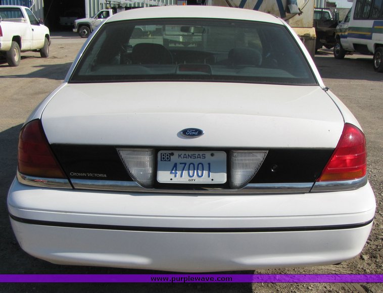image for item 3070 1999 Ford Crown Victoria Police Interceptor