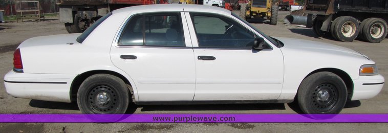 image for item 3070 1999 Ford Crown Victoria Police Interceptor