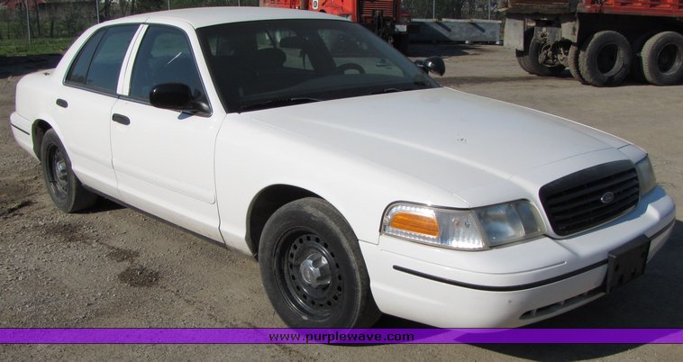 image for item 3070 1999 Ford Crown Victoria Police Interceptor