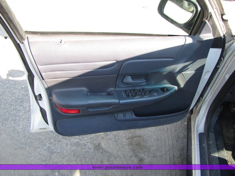 image for item 3070 1999 Ford Crown Victoria Police Interceptor