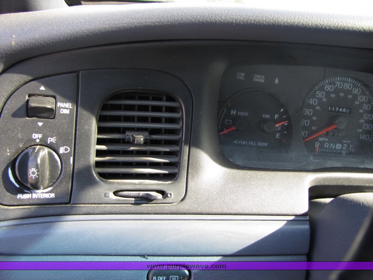 image for item 3070 1999 Ford Crown Victoria Police Interceptor