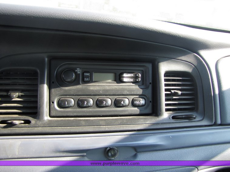 image for item 3070 1999 Ford Crown Victoria Police Interceptor