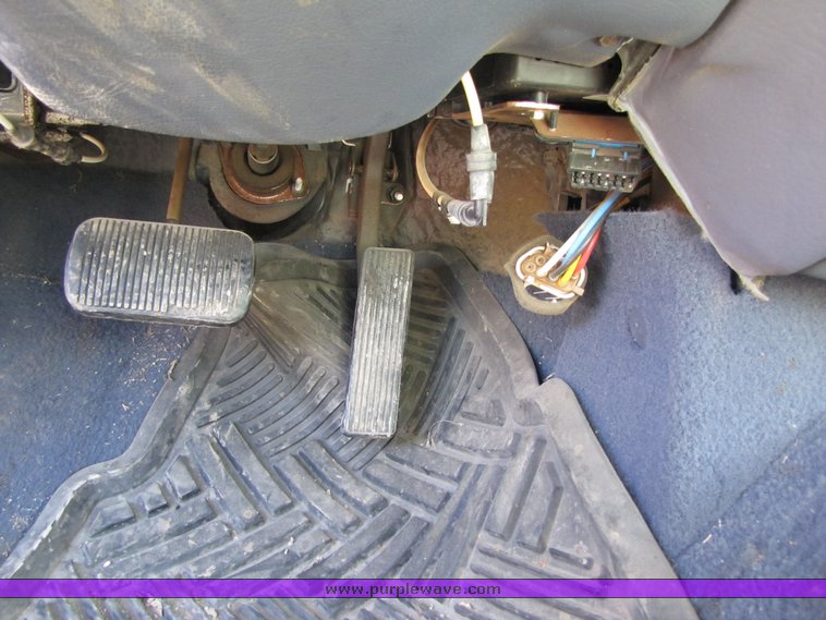 image for item 3070 1999 Ford Crown Victoria Police Interceptor