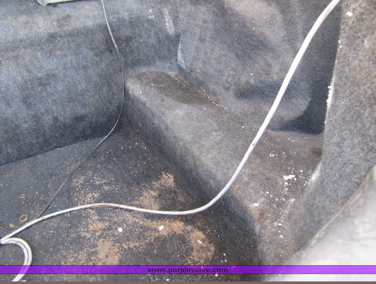 image for item 3070 1999 Ford Crown Victoria Police Interceptor