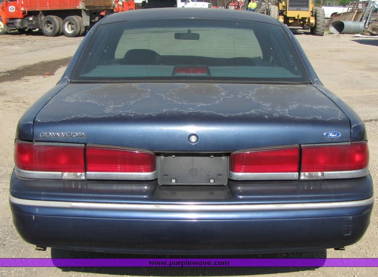 image for item 3071 1995 Ford Crown Victoria Police Interceptor
