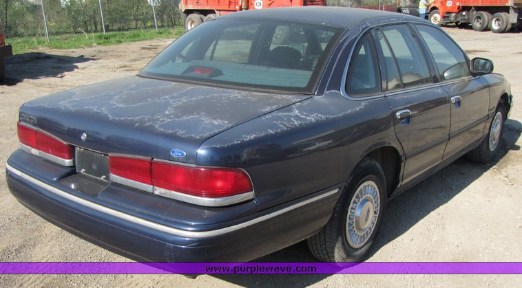 image for item 3071 1995 Ford Crown Victoria Police Interceptor