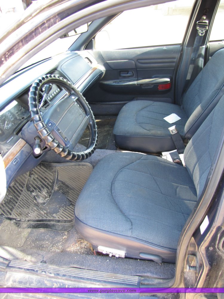 image for item 3071 1995 Ford Crown Victoria Police Interceptor