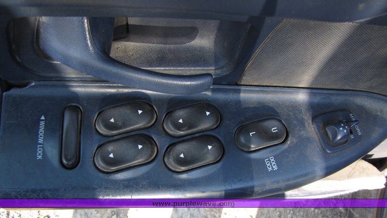 image for item 3071 1995 Ford Crown Victoria Police Interceptor