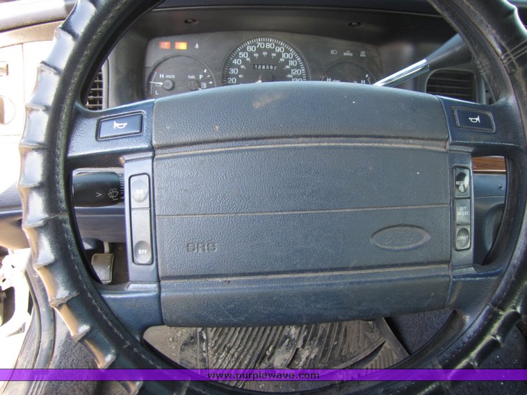 image for item 3071 1995 Ford Crown Victoria Police Interceptor