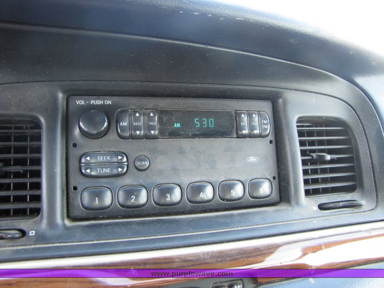 image for item 3071 1995 Ford Crown Victoria Police Interceptor