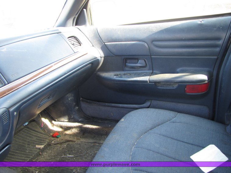 image for item 3071 1995 Ford Crown Victoria Police Interceptor