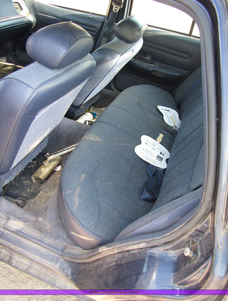 image for item 3071 1995 Ford Crown Victoria Police Interceptor