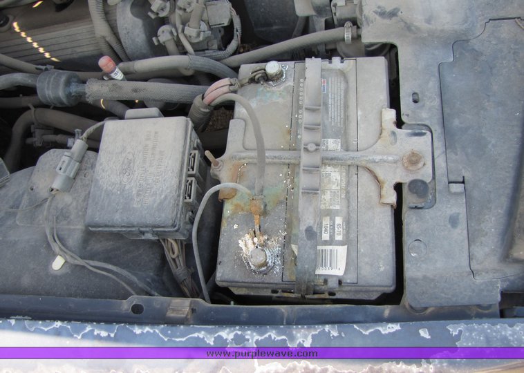 image for item 3071 1995 Ford Crown Victoria Police Interceptor