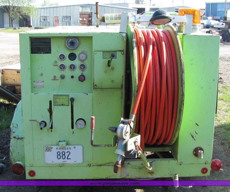 image for item 3072 1986 Myers FamJet flusher trailer