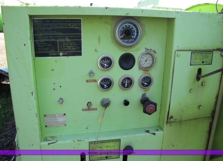 image for item 3072 1986 Myers FamJet flusher trailer