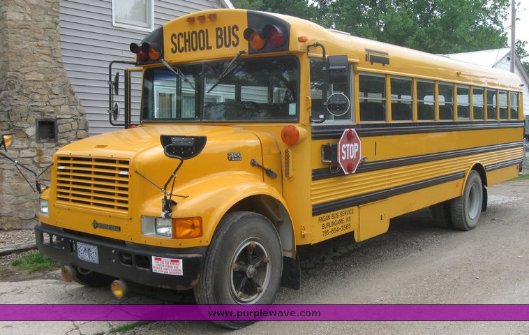 image for item 3991 1995 International Navistar 3800 53-passenger school bus