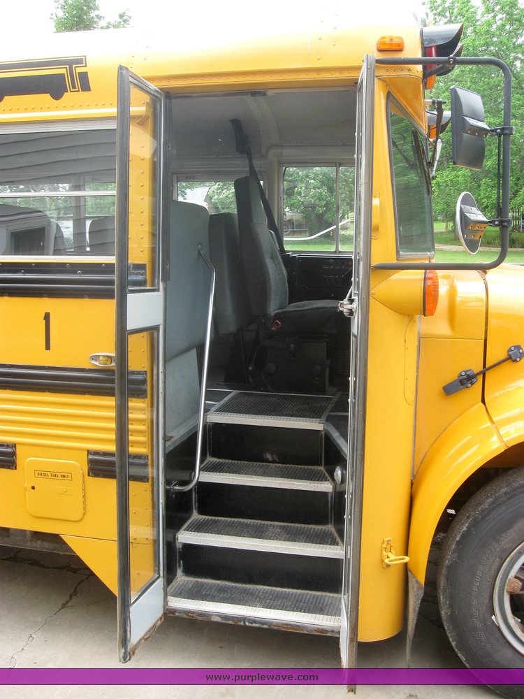 image for item 3991 1995 International Navistar 3800 53-passenger school bus