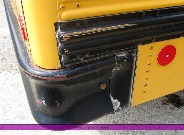 image for item 3991 1995 International Navistar 3800 53-passenger school bus