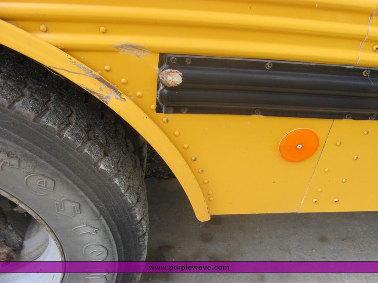 image for item 3991 1995 International Navistar 3800 53-passenger school bus