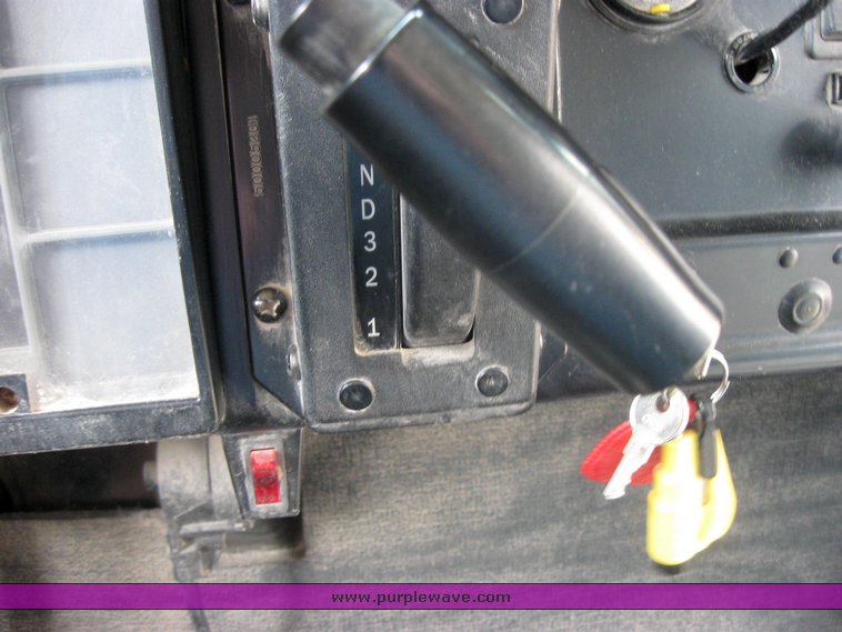 image for item 3991 1995 International Navistar 3800 53-passenger school bus