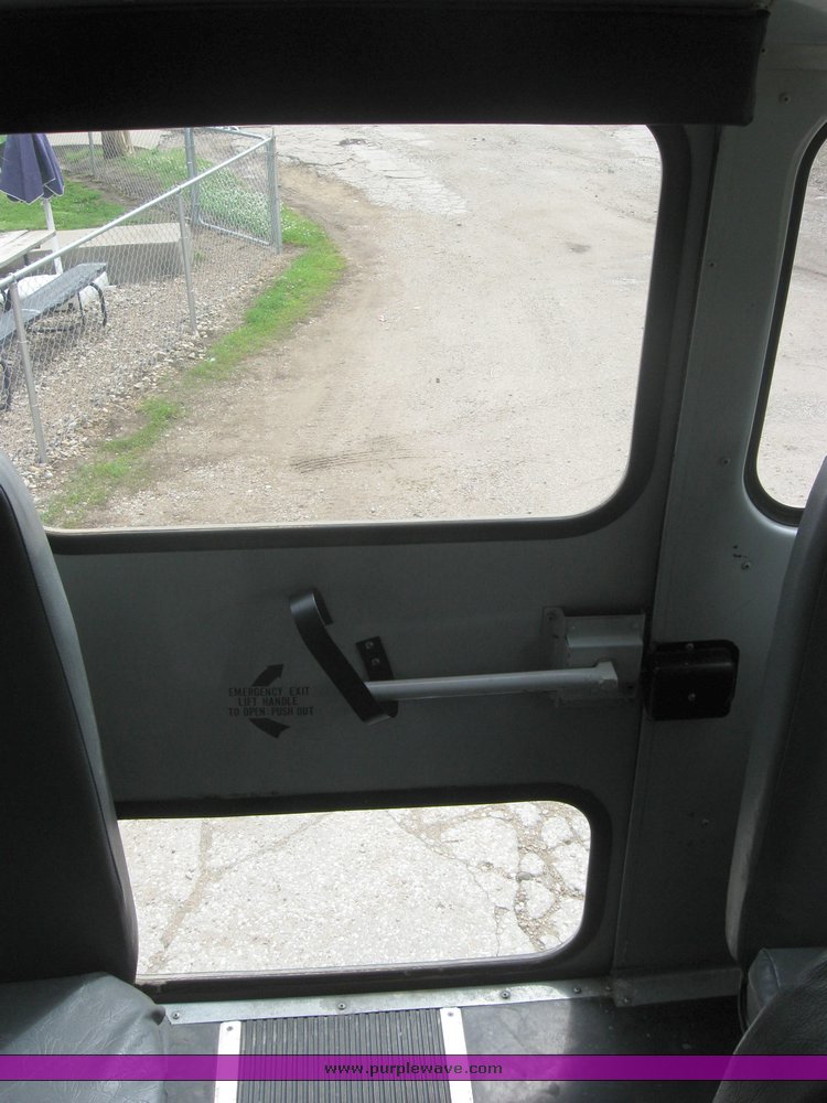 image for item 3991 1995 International Navistar 3800 53-passenger school bus