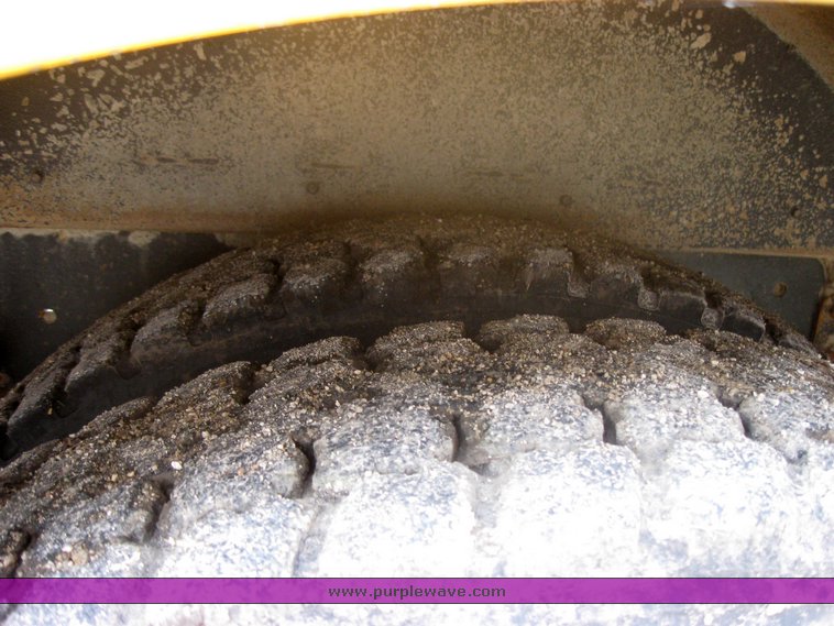 image for item 3991 1995 International Navistar 3800 53-passenger school bus