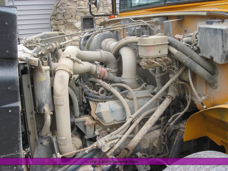 image for item 3991 1995 International Navistar 3800 53-passenger school bus