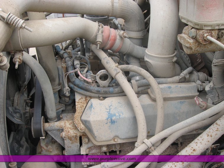 image for item 3991 1995 International Navistar 3800 53-passenger school bus