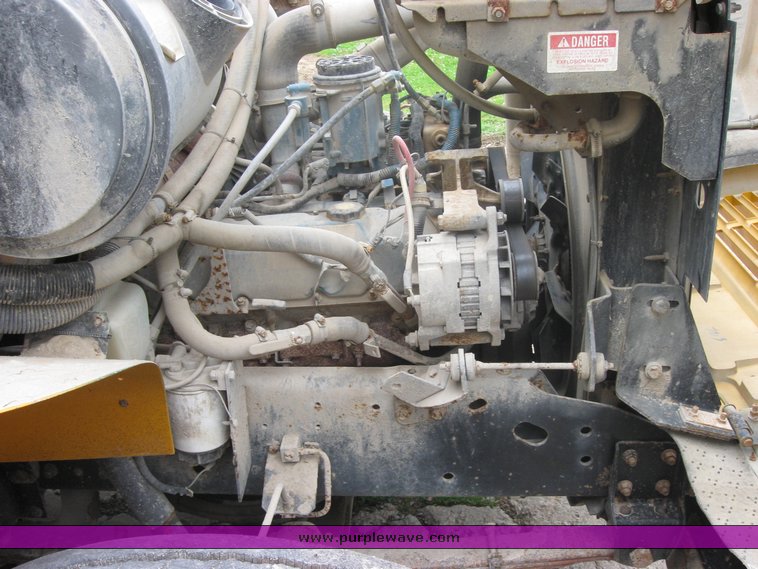 image for item 3991 1995 International Navistar 3800 53-passenger school bus