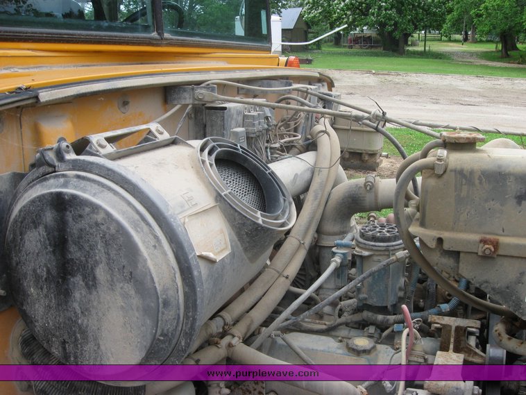 image for item 3991 1995 International Navistar 3800 53-passenger school bus