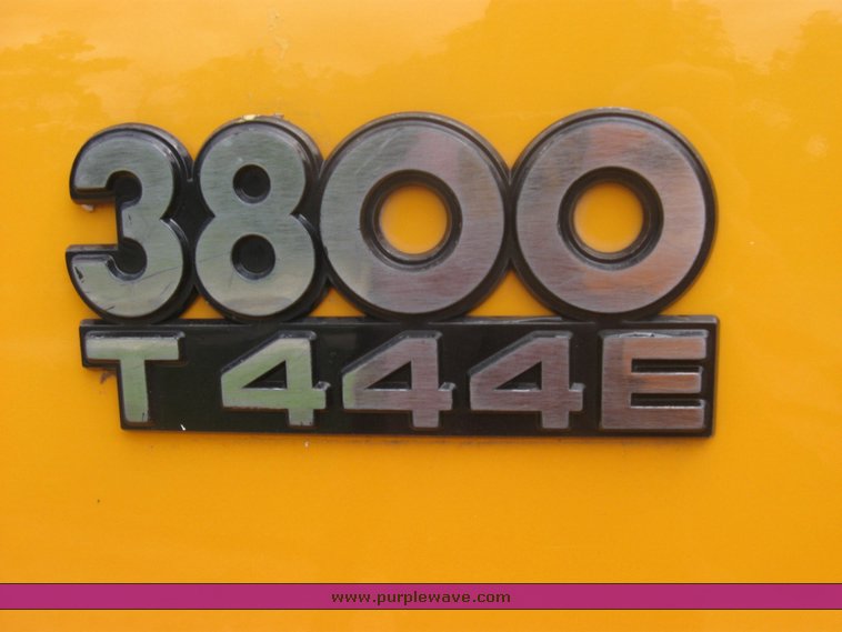 image for item 3991 1995 International Navistar 3800 53-passenger school bus