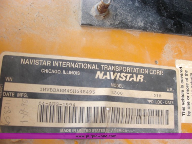 image for item 3991 1995 International Navistar 3800 53-passenger school bus