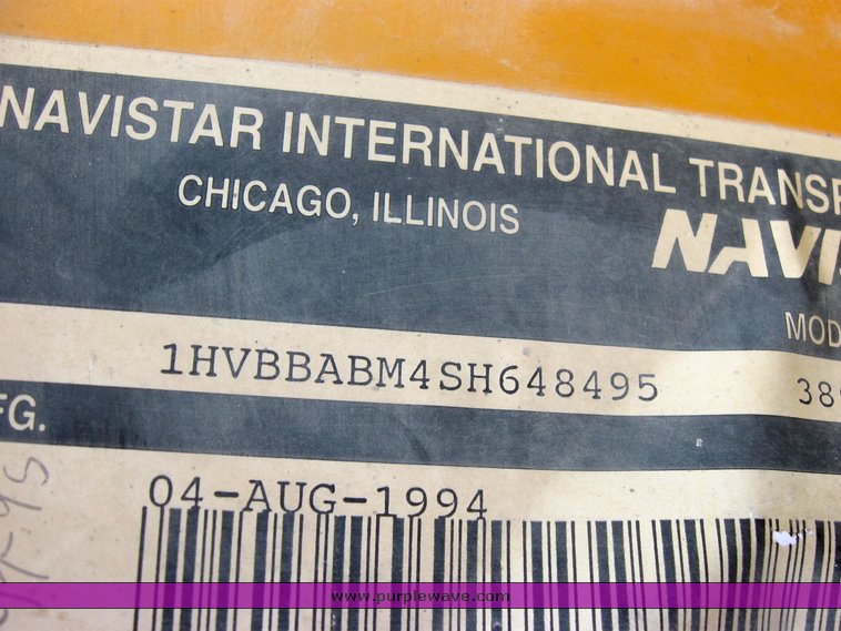 image for item 3991 1995 International Navistar 3800 53-passenger school bus