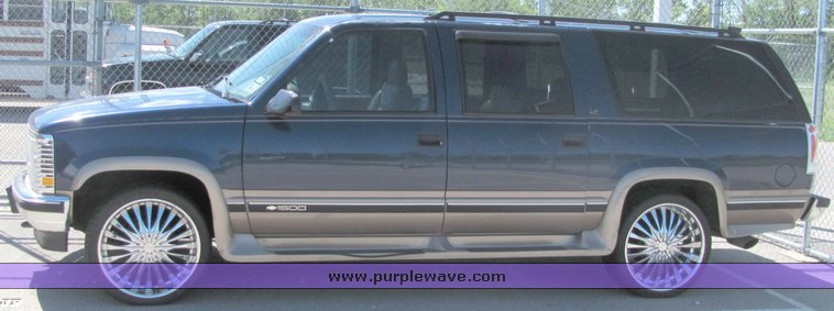 image for item 4305 1998 Chevrolet K1500 suburban