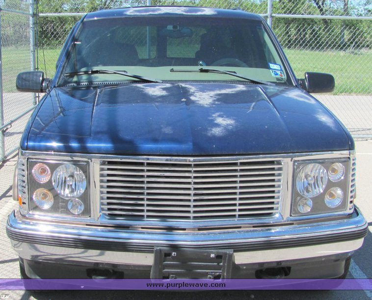 image for item 4305 1998 Chevrolet K1500 suburban