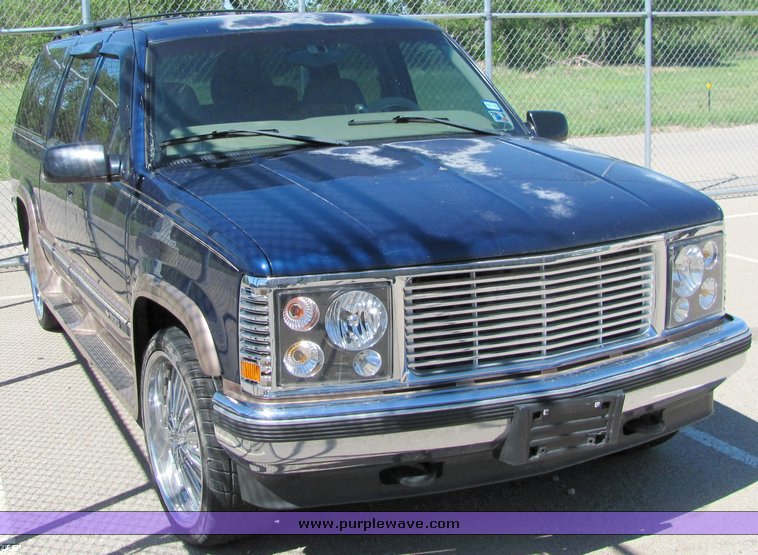 image for item 4305 1998 Chevrolet K1500 suburban
