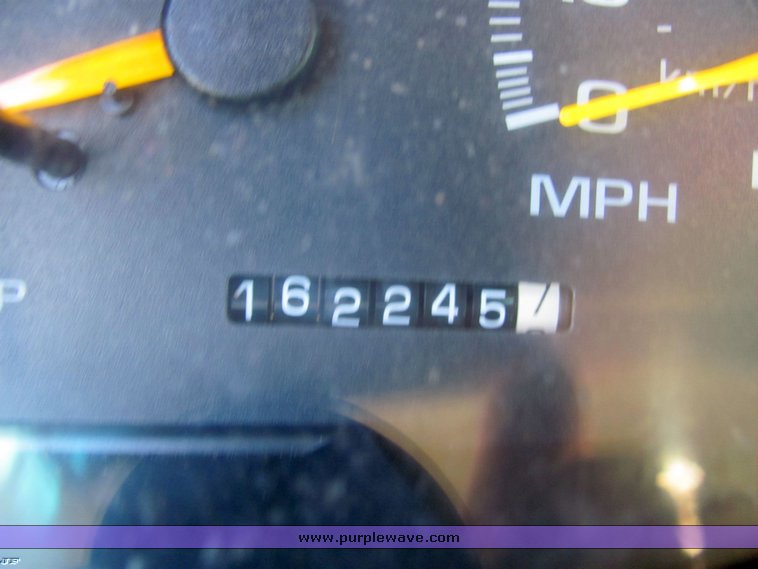 image for item 4305 1998 Chevrolet K1500 suburban