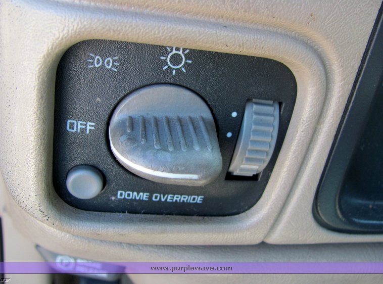 image for item 4305 1998 Chevrolet K1500 suburban