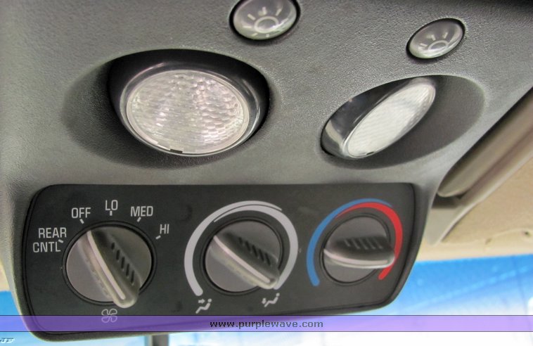 image for item 4305 1998 Chevrolet K1500 suburban