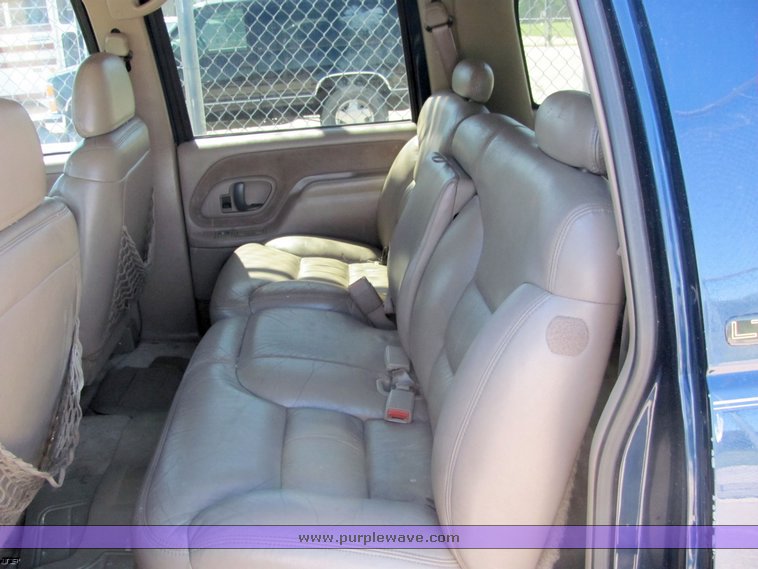 image for item 4305 1998 Chevrolet K1500 suburban