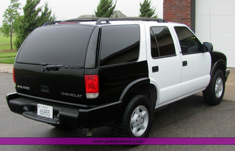 image for item 4446 2000 Chevrolet Blazer
