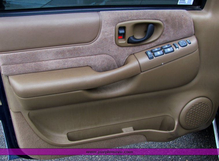 image for item 4446 2000 Chevrolet Blazer