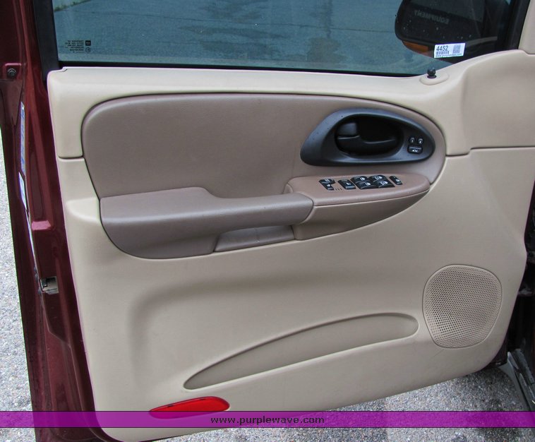 image for item 4452 2004 Chevrolet Trailblazer